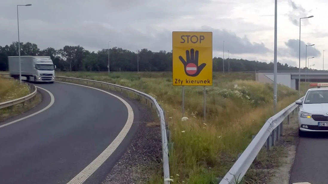 Takie tablice będą ostrzegać przed wjazdem pod prąd Takie tablice będą ostrzegać przed wjazdem pod prąd