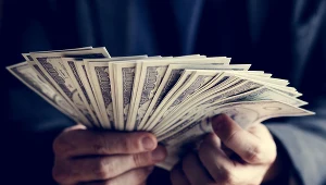 Dolar pozostanie mocny 