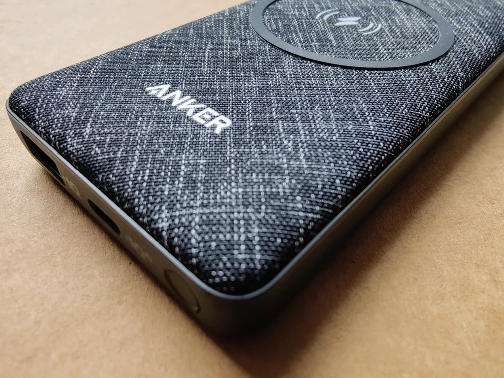 Anker PowerCore III Sense 10K Wireless - powerbank nie tylko świetnie sprawdza się w akcji, ale też stylowo wygląda