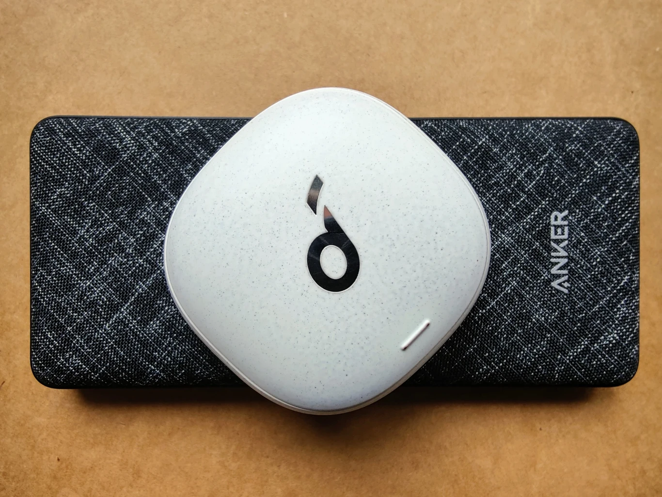 Anker PowerCore III Sense 10K Wireless - największą zaletą jest szybkie ładowanie bezprzedowodowe Anker PowerCore III Sense 10K Wireless - największą zaletą jest szybkie ładowanie bezprzedowodowe