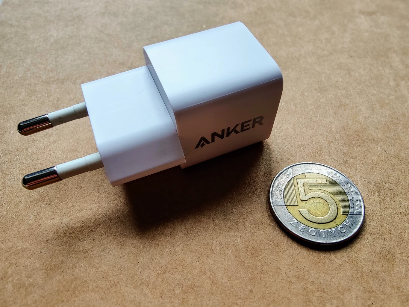 PowerPort III Nano to idealne uzupełnienie powerbanka, ale też pełnoprawna ładowarka ścienna. Co za moc! PowerPort III Nano to idealne uzupełnienie powerbanka, ale też pełnoprawna ładowarka ścienna. Co za moc!