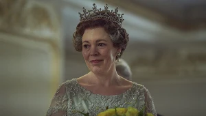 Olivia Colman jako królowa Elżbieta II w czwartym sezonie serialu "The Crown"