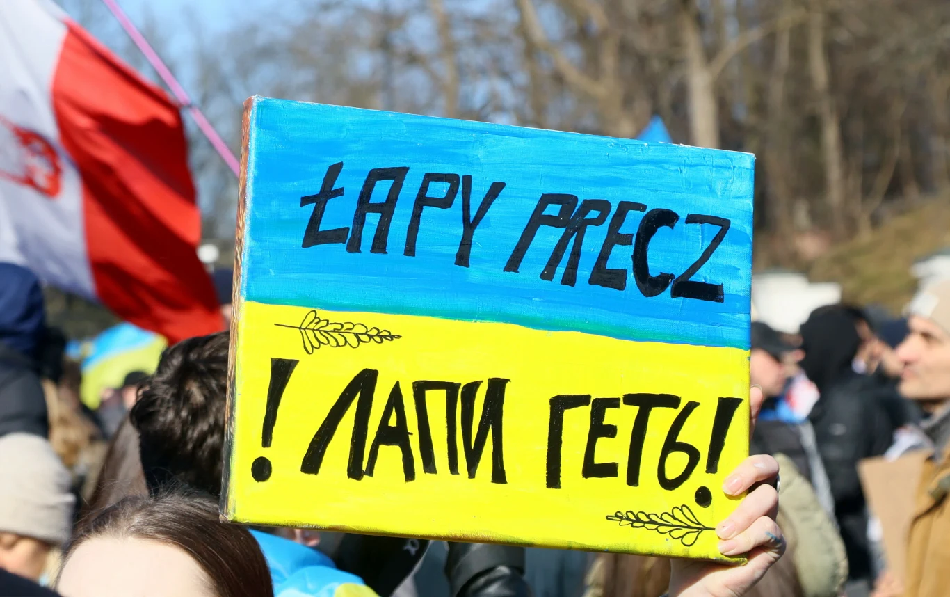 Protest przed rosyjską ambasadą w związku z atakiem Rosji na Ukrainę