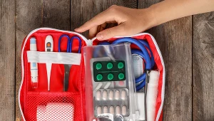 Wyposażenie domowej apteczki powinno pozwolić nam na szybką reakcję w nagłym zachorowaniu lub urazie