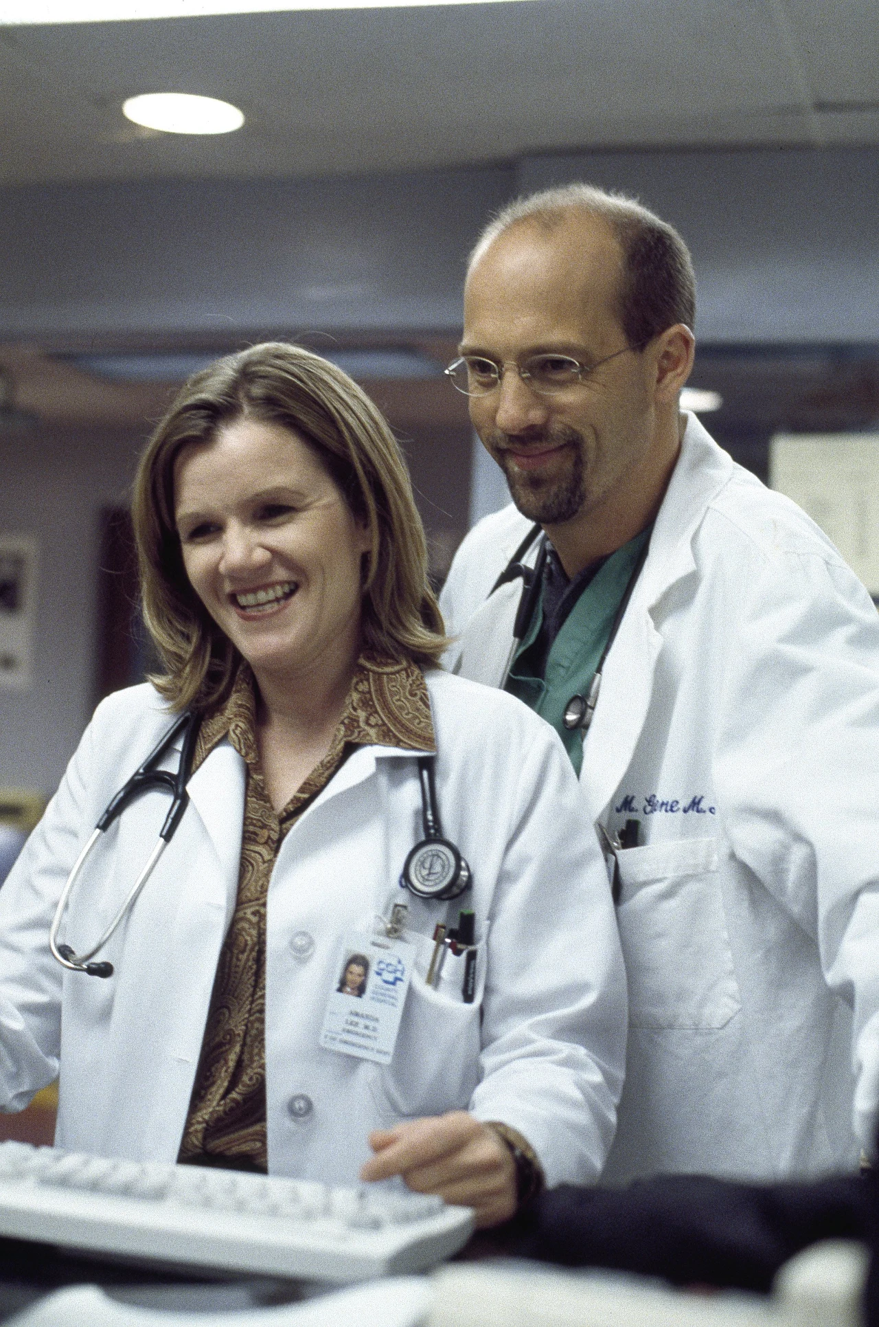 Mare Winningham i Anthony Edwards w serialu "Ostry dyżur" Mare Winningham i Anthony Edwards w serialu "Ostry dyżur"