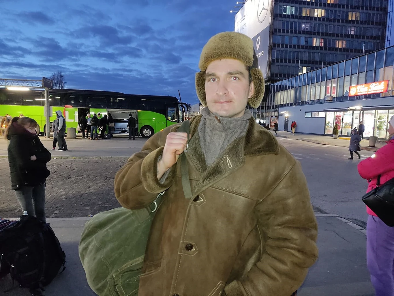 Igor jest jednym z wielu ochotników jadących na wojnę Igor jest jednym z wielu ochotników jadących na wojnę