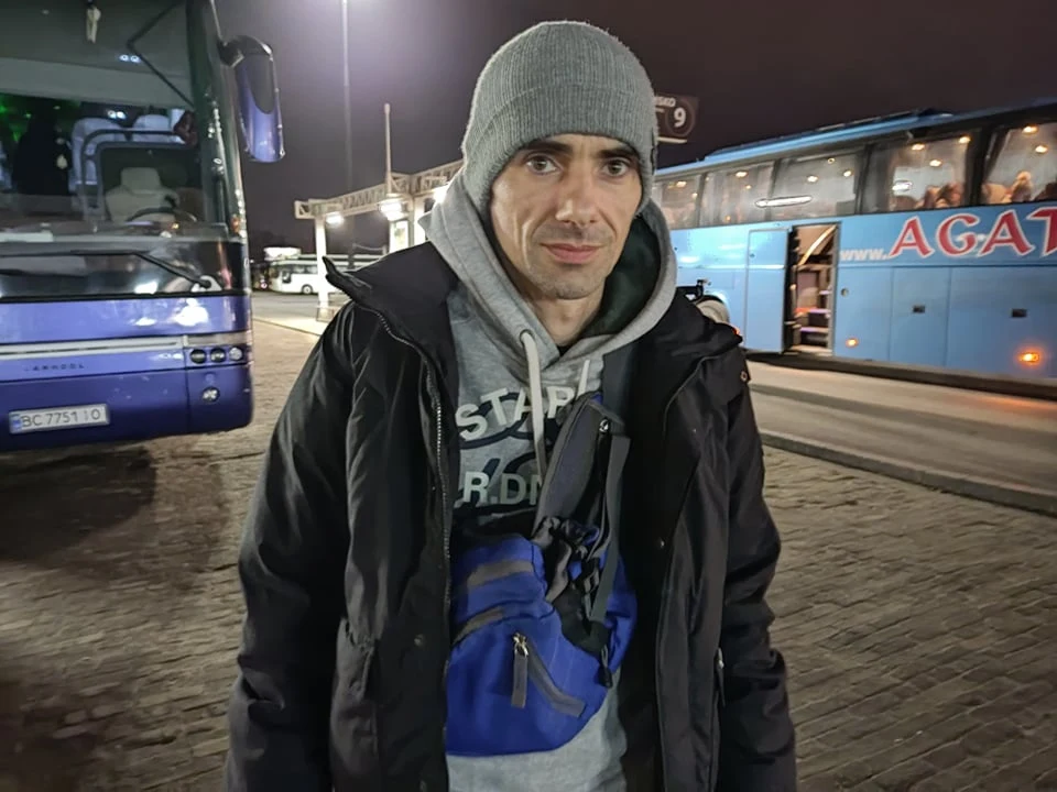 Oleg zostawił w Polsce żonę i dwie córki. Oleg zostawił w Polsce żonę i dwie córki.