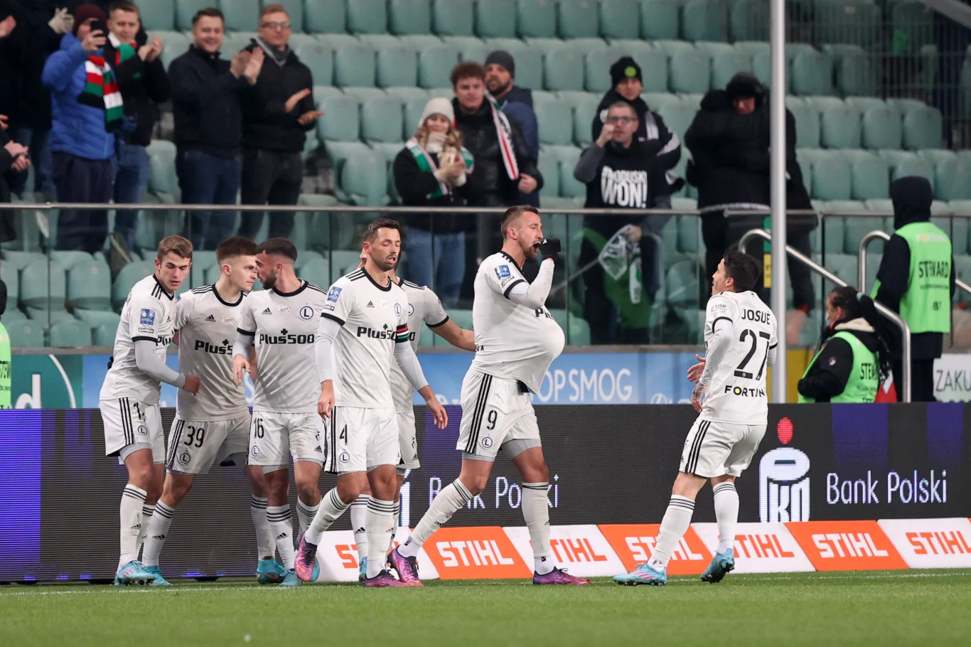 Radość Tomasa Pekharta po golu już w 8. min meczu Radość Tomasa Pekharta po golu już w 8. min meczu