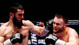 Artur Beterbijew (z lewej) dziś jest jednym z czołowych rosyjskich pięściarzy