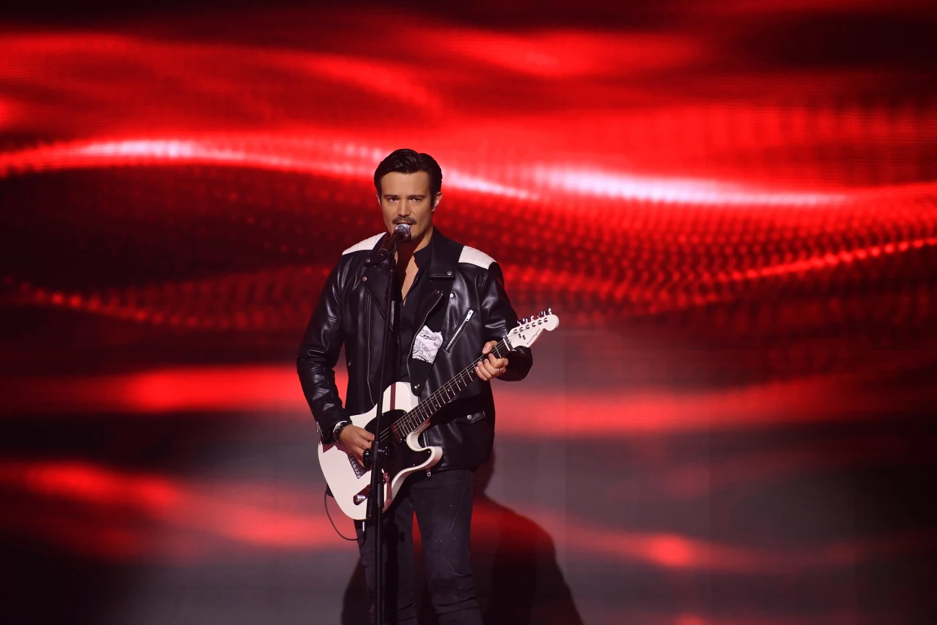 Mikołaj Krawczyk zaśpiewał wielki przebój zespołu Chłopcy z Placu Broni "Kocham wolność".