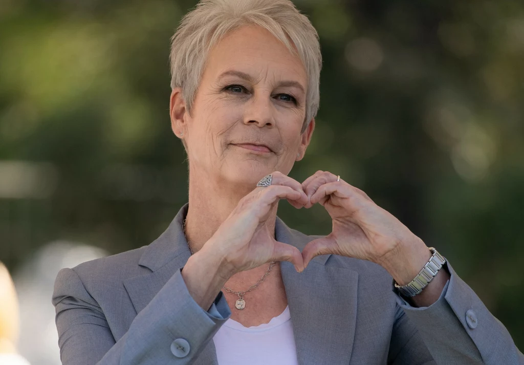 Jamie Lee Curtis udowadnia, że krótkie fryzury naprawdę odmładzają! Aktorka fantastycznie wygląda w krótkich włosach