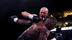 Michał Cieślak w walce z Lawrence'em Okoliem