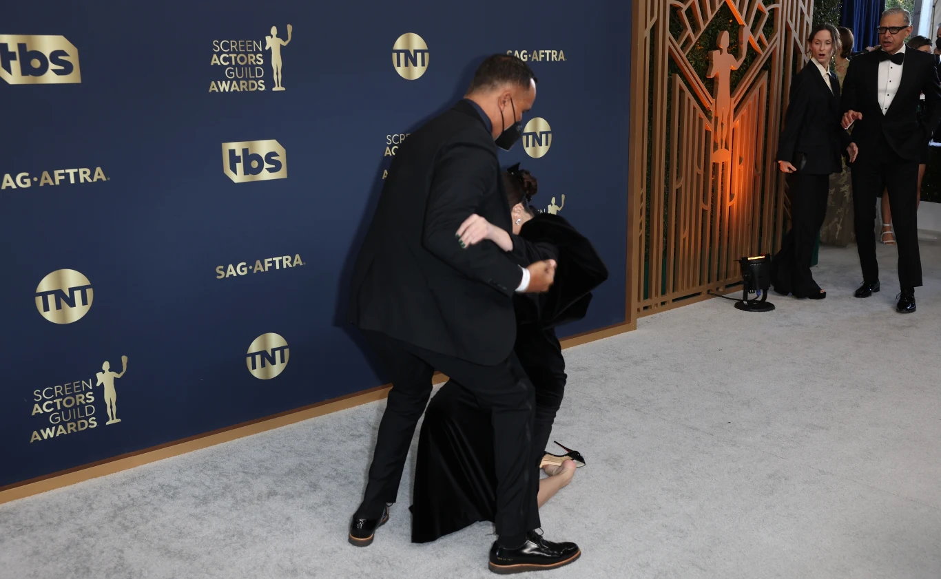 Selena Gomez upadła na ściance Selena Gomez upadła na ściance