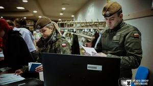 Żołnierze WOT w punkcie recepcyjnym w Chełmie (lubelskie)