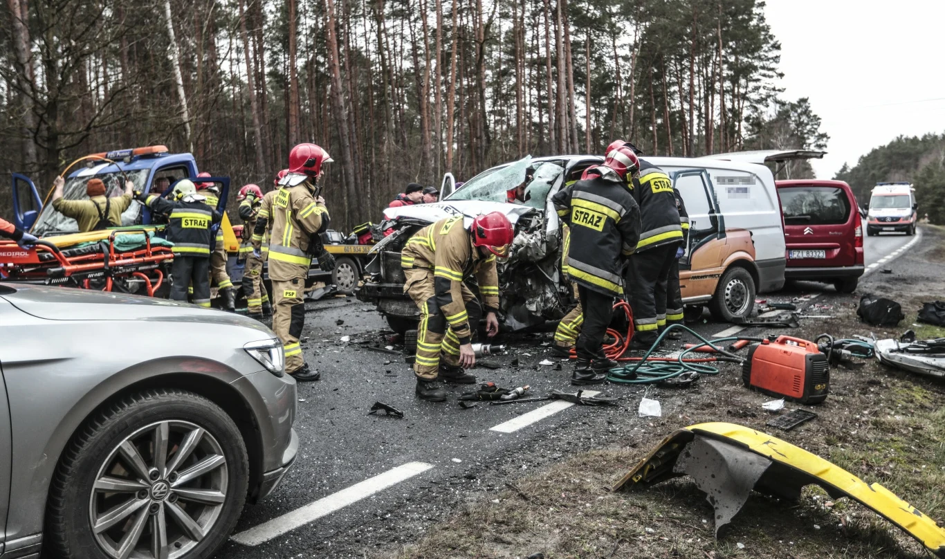 Wypadek zawsze oznacza duże koszty, choćby związane z akcją ratunkową. Dochodzi do tego także koszt sprzątania miejsca zdarzenia Wypadek zawsze oznacza duże koszty, choćby związane z akcją ratunkową. Dochodzi do tego także koszt sprzątania miejsca zdarzenia