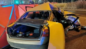 Audi A6 po uderzeniu w bok. Kierująca i pasażer zginęli