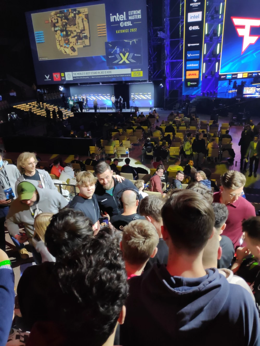 Legenda esportu zagościła na arenie. "pashaBiceps" tłumnie oblegany był przez fanów. Legenda esportu zagościła na arenie. "pashaBiceps" tłumnie oblegany był przez fanów.