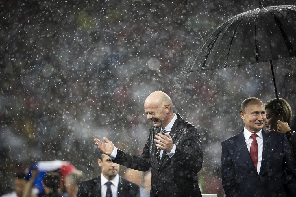 Prezydent FIFA Gianni Infantino i prezydent Rosji Władimir Putin po finale mundialu 2018 Francja - Chorwacja