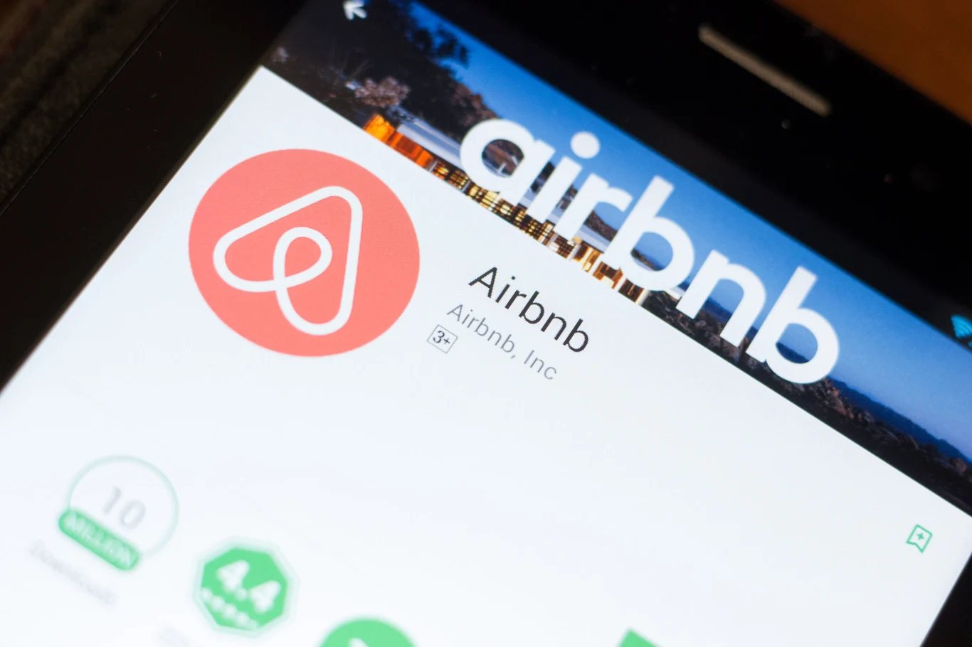 Platforma Airbnb z nową organizacją nonprofit. Pomoże ukraińskim uchodźcom Platforma Airbnb z nową organizacją nonprofit. Pomoże ukraińskim uchodźcom