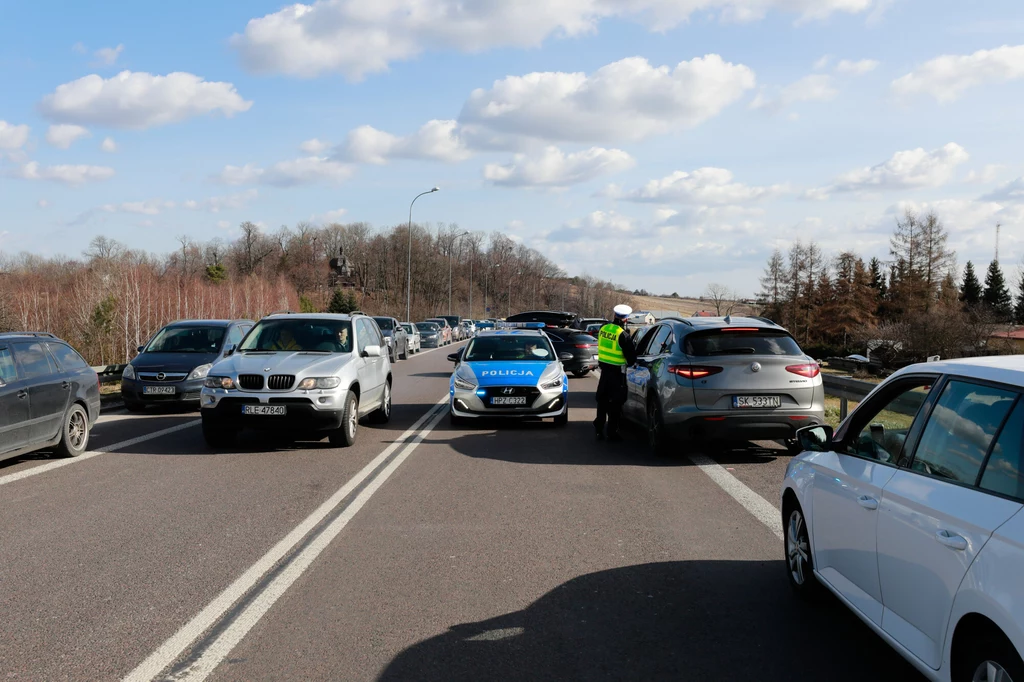 Sytuacja jest bardzo dynamiczna, należy przede wszystkim mieć na uwadze komunikaty służb - to oni w pierwszej kolejności odpowiadają za logistykę na granicy