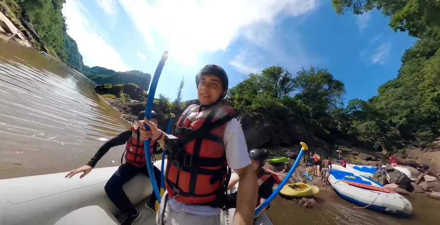 Friz na wycieczce w Afryce. Mógł się utopić! YT @KarolFrizWiśniewski Friz na wycieczce w Afryce. Mógł się utopić! YT @KarolFrizWiśniewski