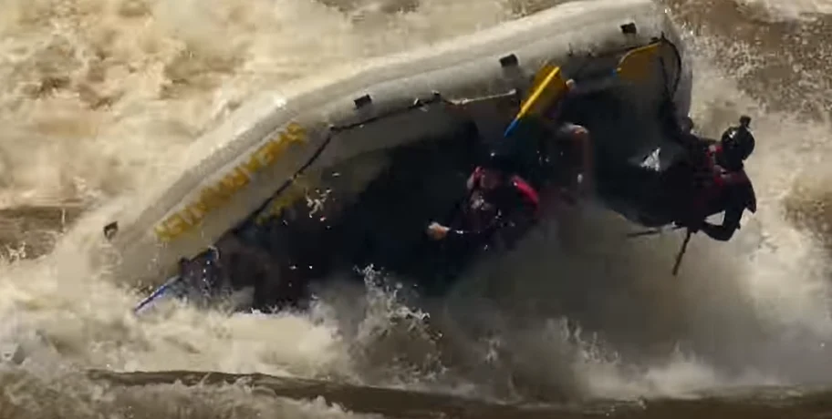 Friz na wycieczce w Afryce. Mógł się utopić! YT @KarolFrizWiśniewski Friz na wycieczce w Afryce. Mógł się utopić! YT @KarolFrizWiśniewski