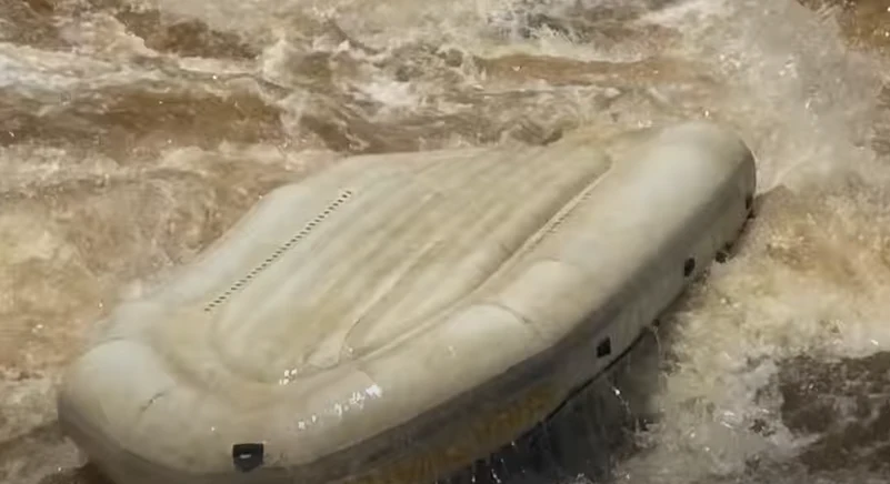 Friz na wycieczce w Afryce. Mógł się utopić! YT @KarolFrizWiśniewski Friz na wycieczce w Afryce. Mógł się utopić! YT @KarolFrizWiśniewski