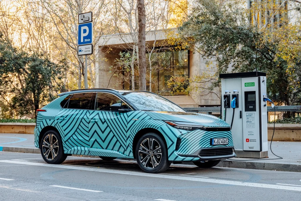 Elektryczna Toyota bZ4x - ceny startują od 201 900 zł