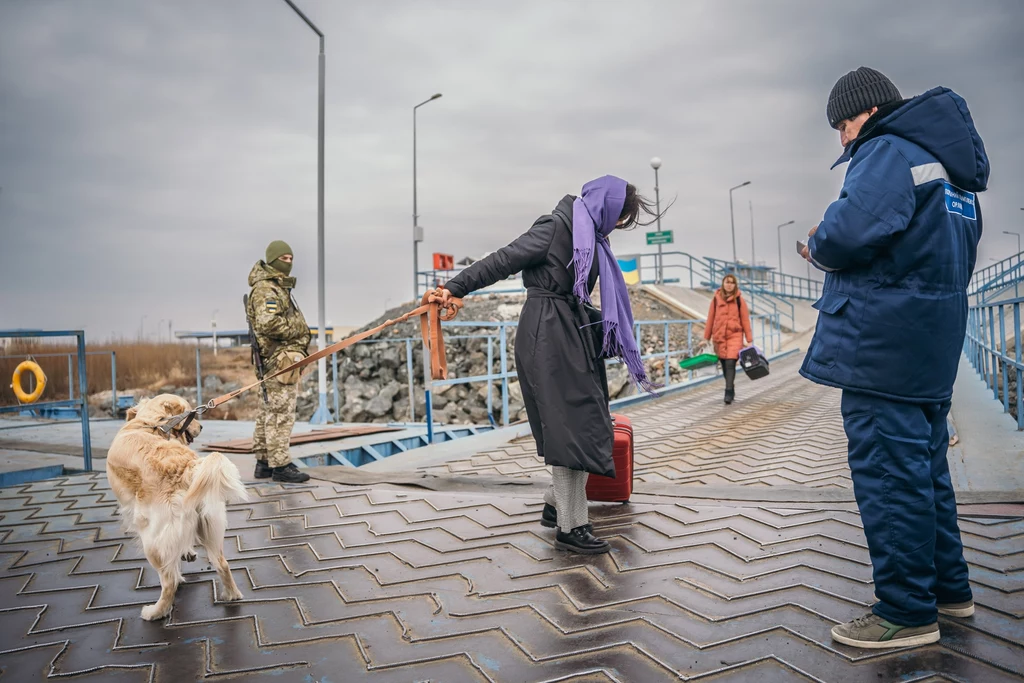 Ukraińcy uciekają wszędzie tam, gdzie mogą znaleźć bezpieczne schronienie. Nigdy też nie mają pewności na kogo mogą trafić, co może potęgować ich strach. Warto być otwartym na kwestię pełnej identyfikacji siebie poprzez okazanie stosownych dokumentów  lub przekazanie kontaktu najbliższej rodzinie uchodźcy