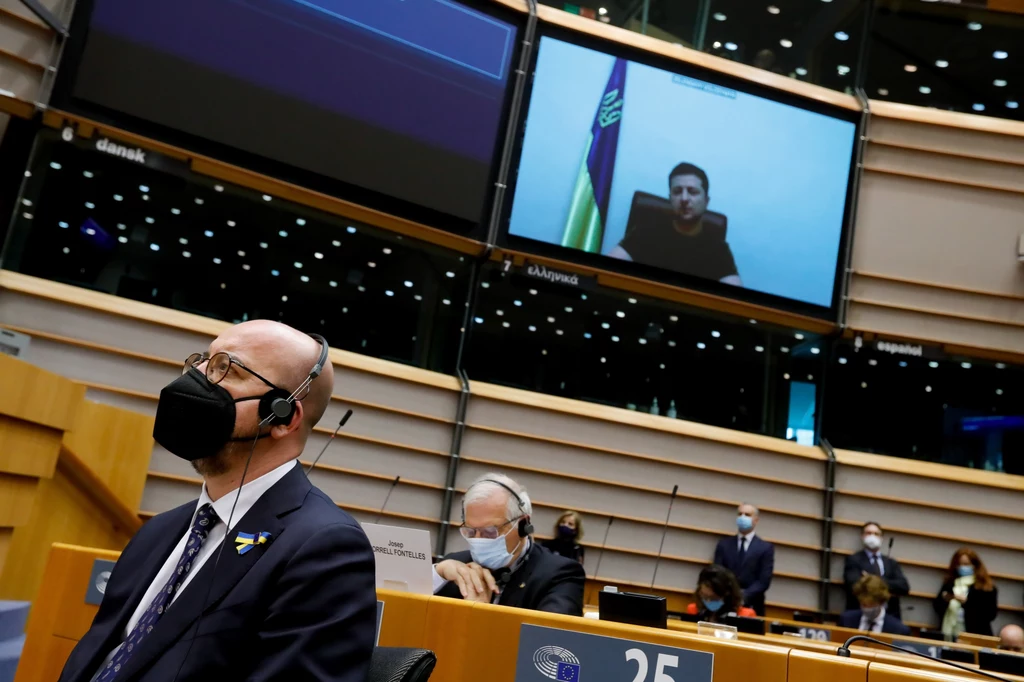 Wołodymyr Zełenski podczas przemówienia w PE Wołodymyr Zełenski podczas przemówienia w PE