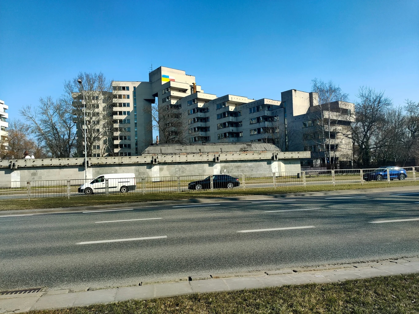 Najpewniej nie wszyscy kierowcy jadący ulicą Sobieskiego wiedzą, co znajdowało się w mijanych zniszczonych budynkach