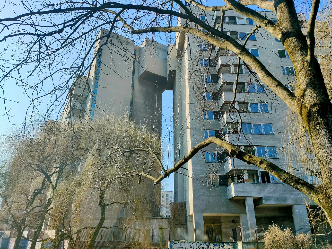 Kompleks przy Sobieskiego 100 lata świetności ma za sobą. Uratować może go remont planowany przez władze Warszawy