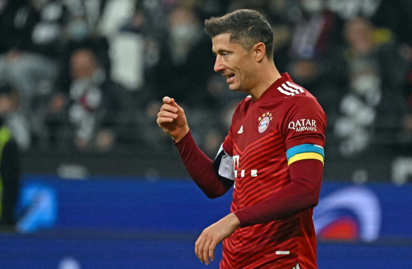 Robert Lewandowski z opaską Ukrainy Robert Lewandowski z opaską Ukrainy