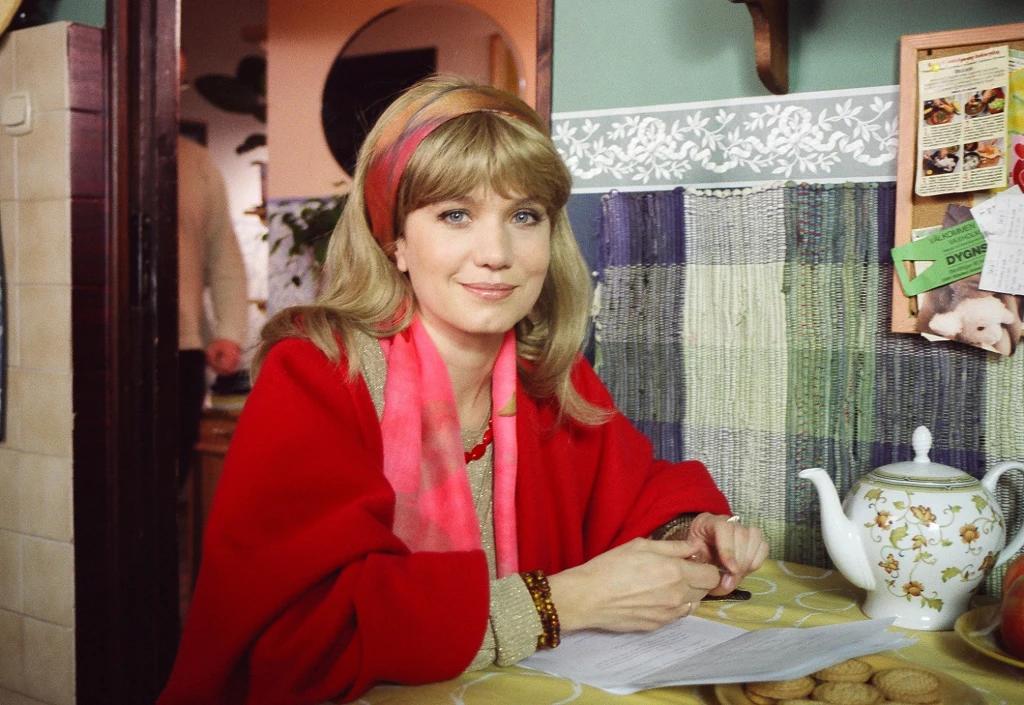 Joanna Trzepiecińska w serialu "Rodzina zastępcza", 2003 rok Joanna Trzepiecińska w serialu "Rodzina zastępcza", 2003 rok