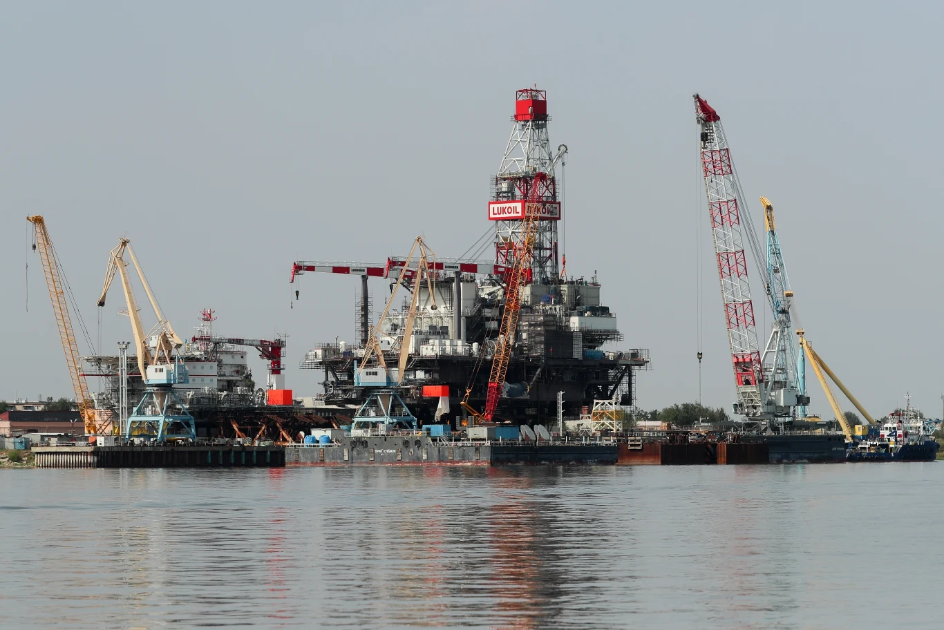 Wydobycie ropy przez rosyjski koncern Łukoil (zdjęcie ilustracyjne). Wydobycie ropy przez rosyjski koncern Łukoil (zdjęcie ilustracyjne).