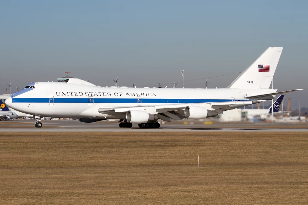 Samolot Doomsday odbył krótki lot nad Nebraską. Boeing E-4B /Photo by Fabrizio Gandolfo/SOPA Images/LightRocket via Getty Images