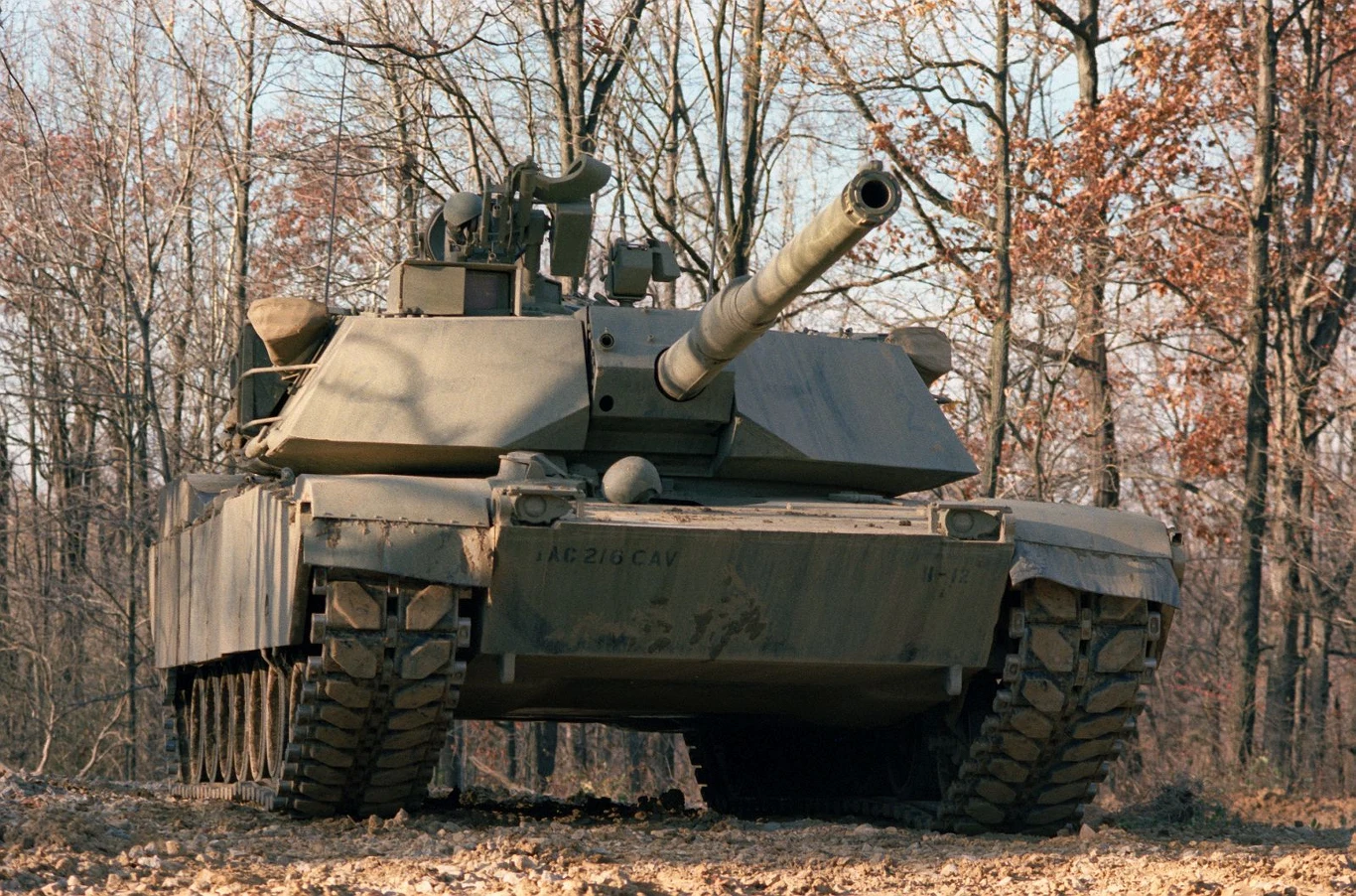 Amerykański czołg A1M1 Abrams potrzebuje nawet 1500 l paliwa na przejechanie 100 km