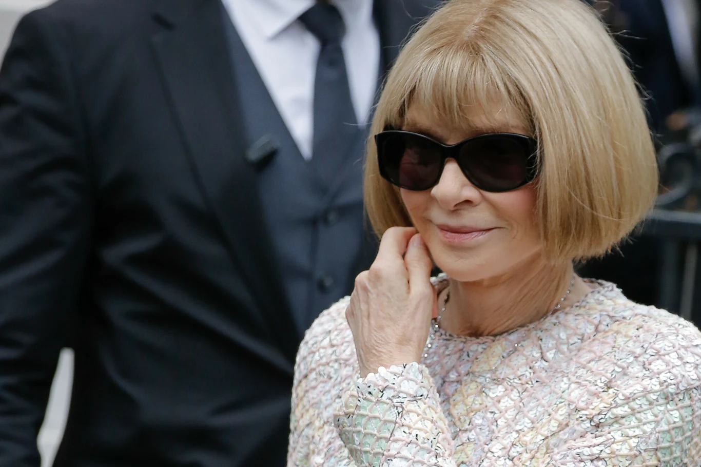 Anna Wintour w klasycznym bobie wygląda naprawdę zjawiskowo Anna Wintour w klasycznym bobie wygląda naprawdę zjawiskowo