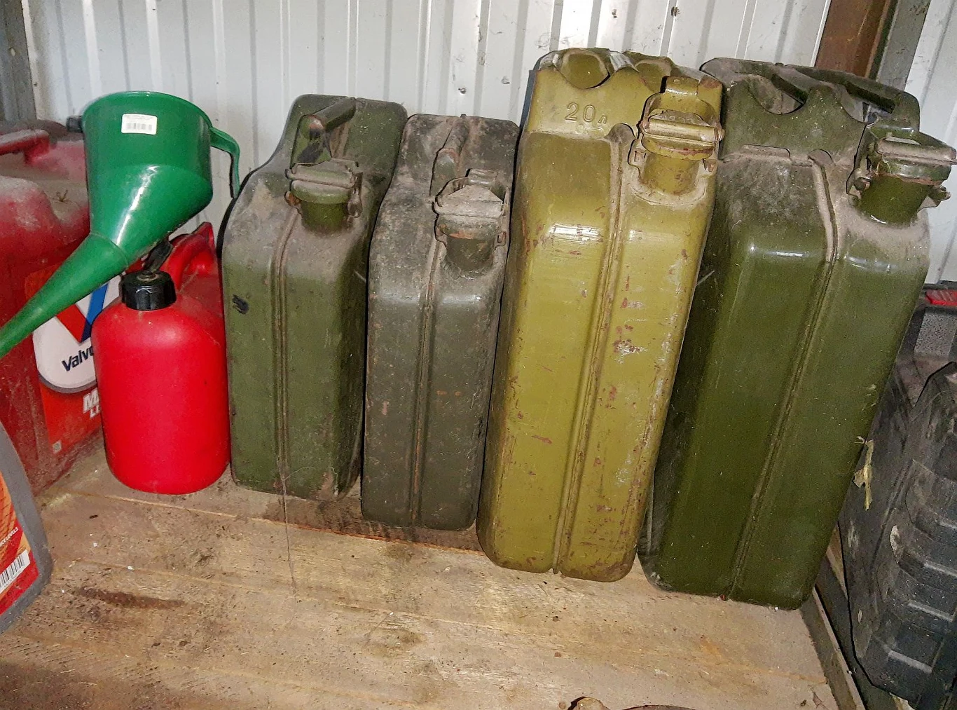 Zgodnie z prawem paliwo przechowywać można wyłącznie w przeznaczonych do tego pojemnikach