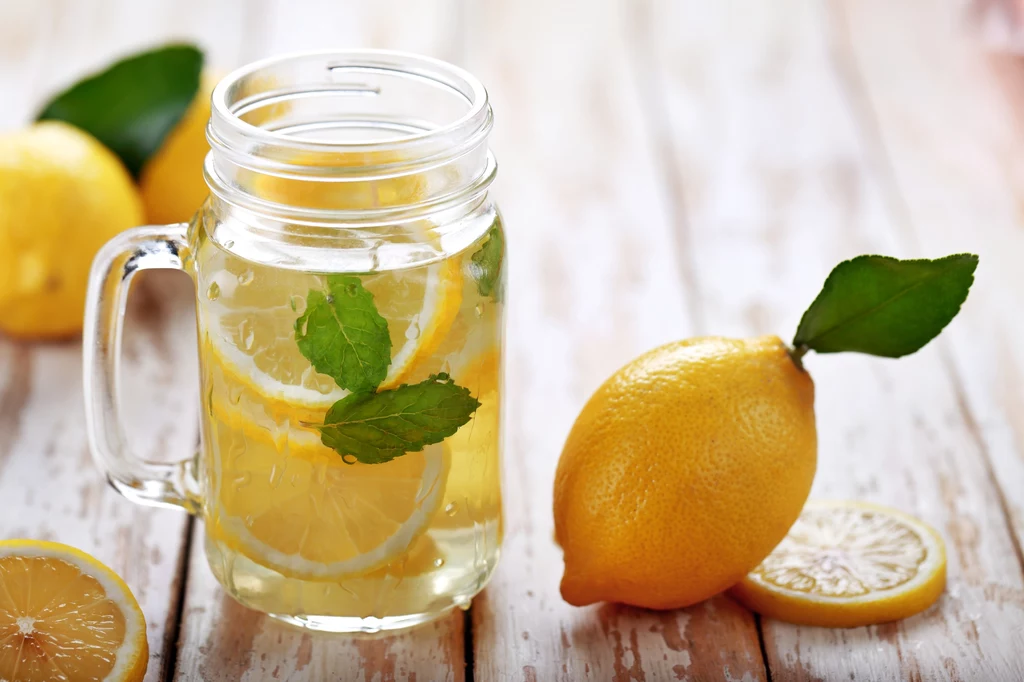 Dlaczego warto pić codziennie wodę z cytryną?
