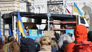 Protest "Nigdy więcej wojny" przeciwko agresji Rosji na Ukrainę zorganizowany przez aktywistyczne grupy klimatyczne. Warszawa, 03.03.2022 r.