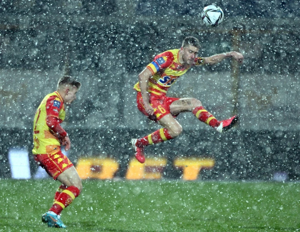 PKO Ekstraklasa: Stal Mielec - Jagiellonia Białystok. Taras Romanczuk w akcji
