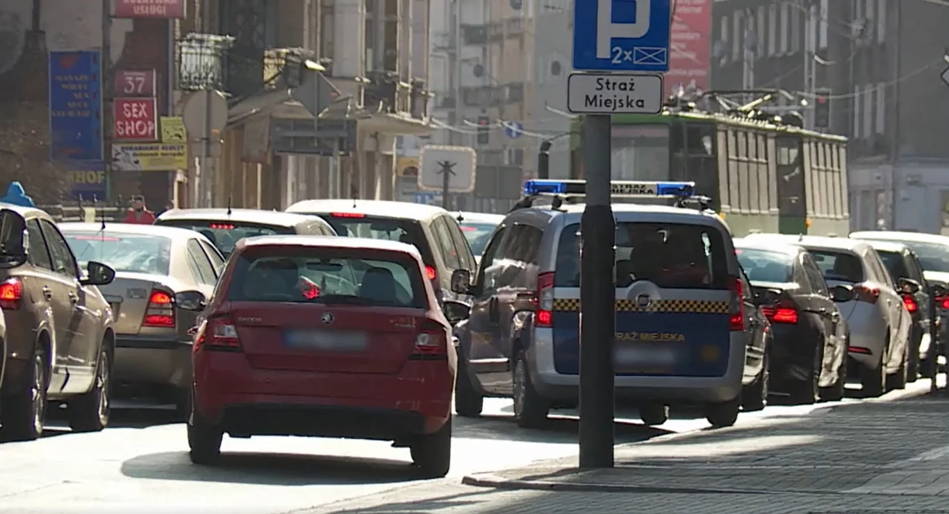 Ile aut może parkować na chodniku? Sąd ma na ten temat zastanawiającą opinię Ile aut może parkować na chodniku? Sąd ma na ten temat zastanawiającą opinię