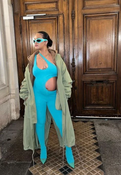 Ciężarna Rihanna w nietypowej stylizacji