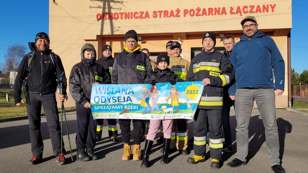 Dominik Dobrowolski oraz strażacy, którzy przyłączyli się do Wiślanej Odysei.