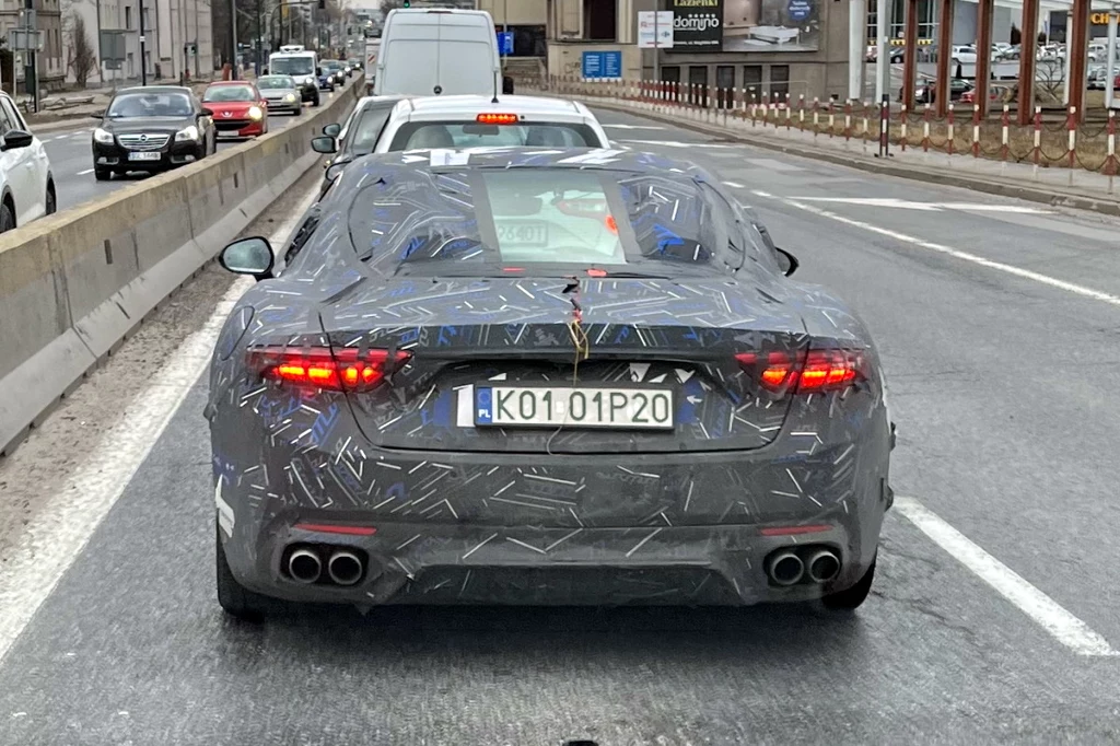 Nowe Maserati GranTurismo na krakowskiej ulicy