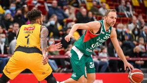 Łukasz Koszarek (z piłką)