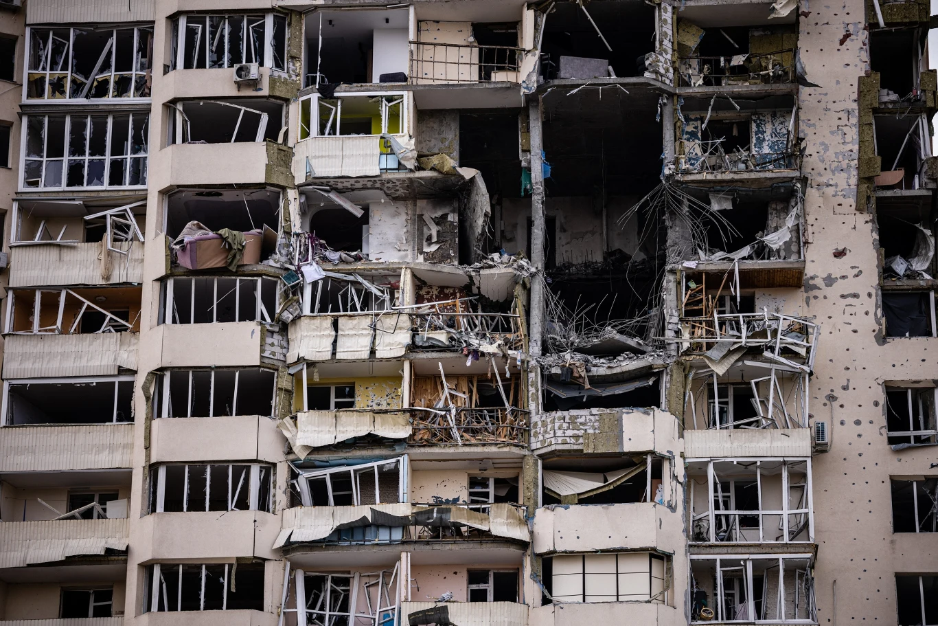 Czernihów. Zniszczony podczas ostrzału blok mieszkalny Czernihów. Zniszczony podczas ostrzału blok mieszkalny