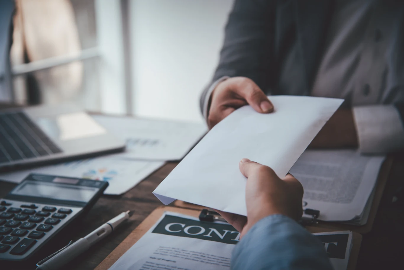 Udzielenie pożyczki w najbliższej rodzinie nie zawsze wiąże się z koniecznością zapłaty podatku PCC. Udzielenie pożyczki w najbliższej rodzinie nie zawsze wiąże się z koniecznością zapłaty podatku PCC.