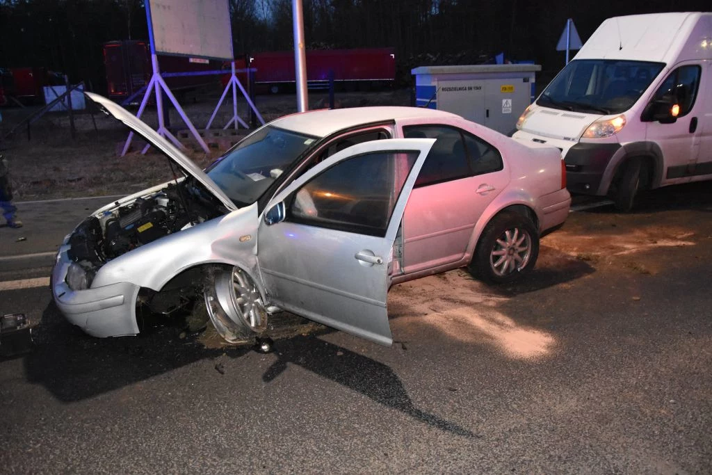 Kierowca stanął dopiero, gdy samochód nie był w stanie jechać